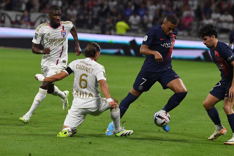 O Lyon estava mais do que um joelho abaixo.