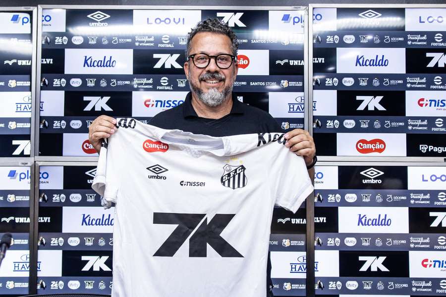 Cléber Xavier assume Santos no primeiro trabalho como técnico principal