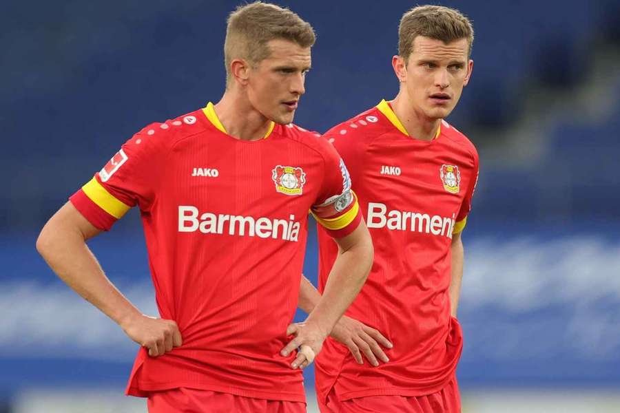 Lars (l.) und Sven Bender spielten einst gemeinsam bei Leverkusen Lars (l.) und Sven Bender spielten einst gemeinsam bei Leverkusen