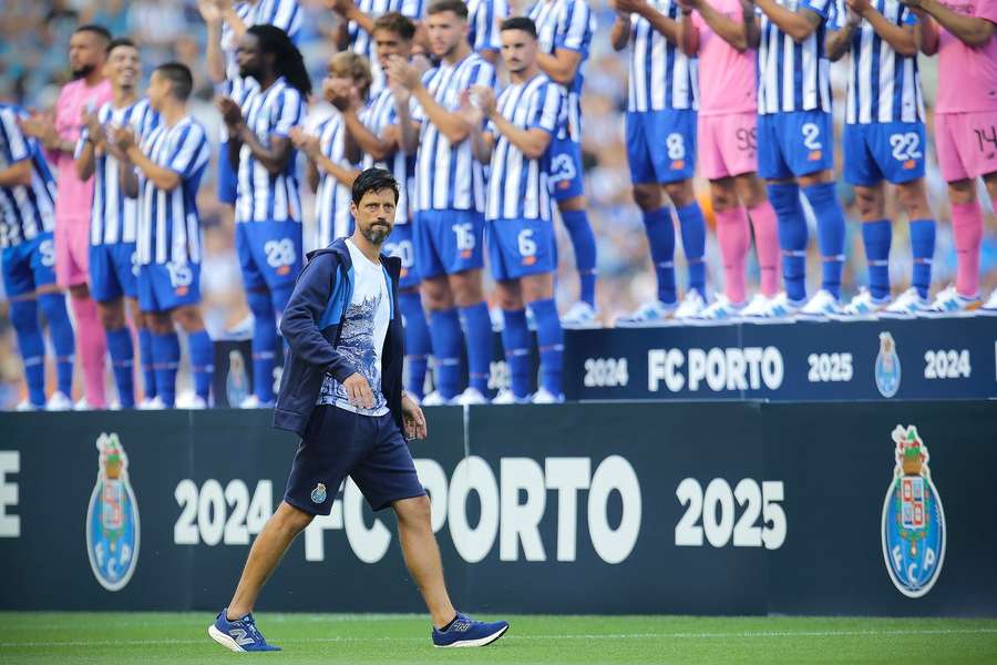 Vítor Bruno estreou-se como treinador principal no Dragão