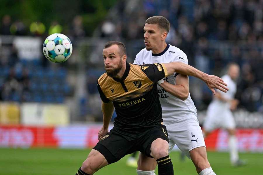 Baník Ostrava je zase blíž padáku do druhé ligy. Baník Ostrava je zase blíž padáku do druhé ligy.