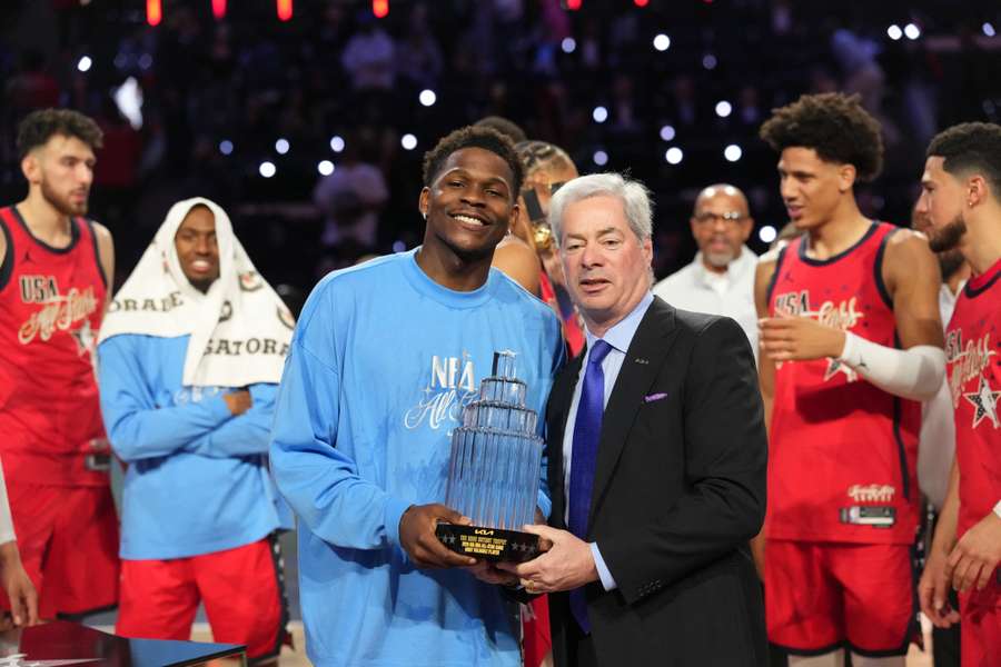 Edwards, el mejor de la cita Edwards, el mejor de la cita