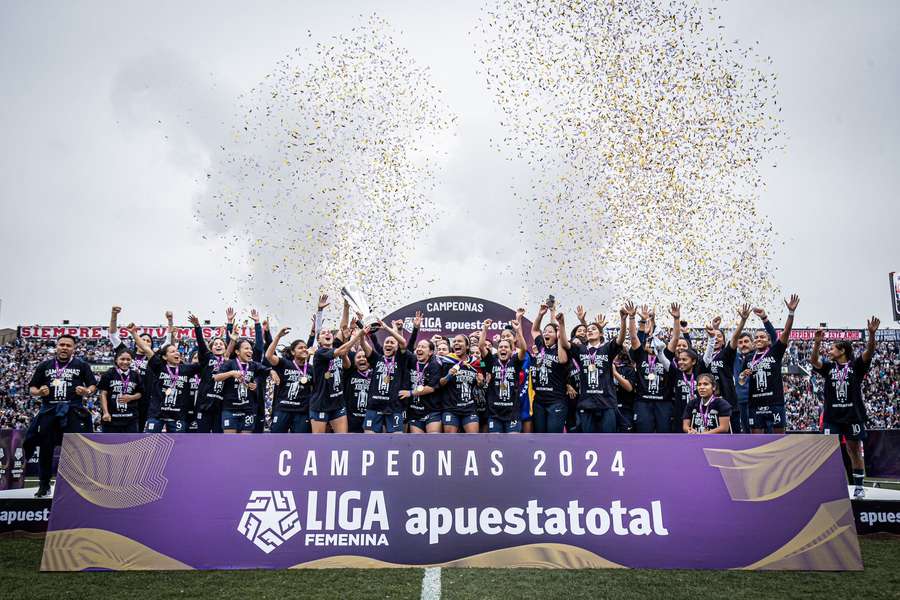 Alianza Lima celebra su título