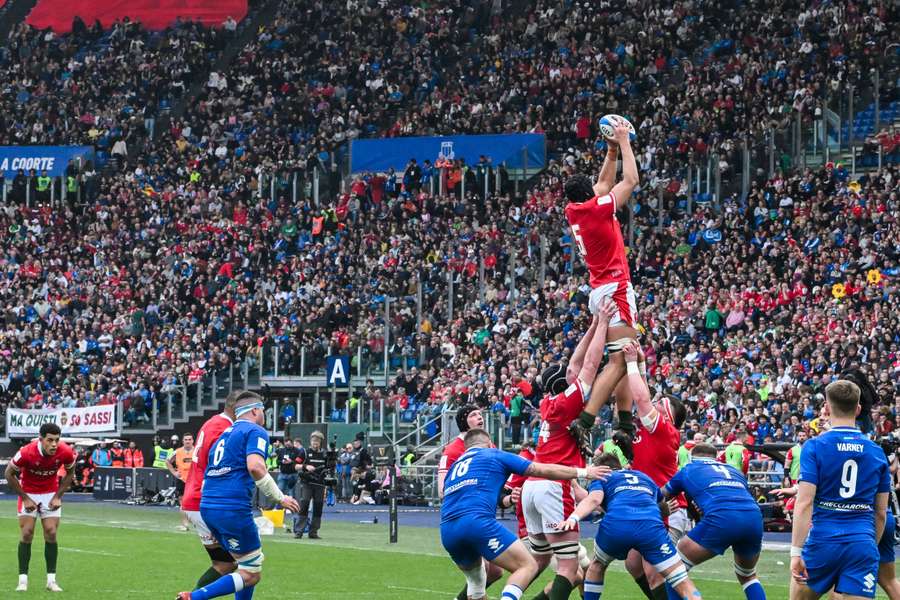 Wales' lock Dafydd Jenkins (Top R) grabs the ball in a line out