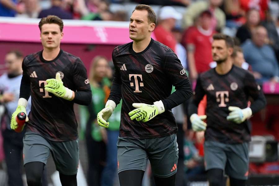 Manuel Neuer (M.) ist derzeit weiter die unumstrittene Nummer eins beim FC Bayern. Manuel Neuer (M.) ist derzeit weiter die unumstrittene Nummer eins beim FC Bayern.