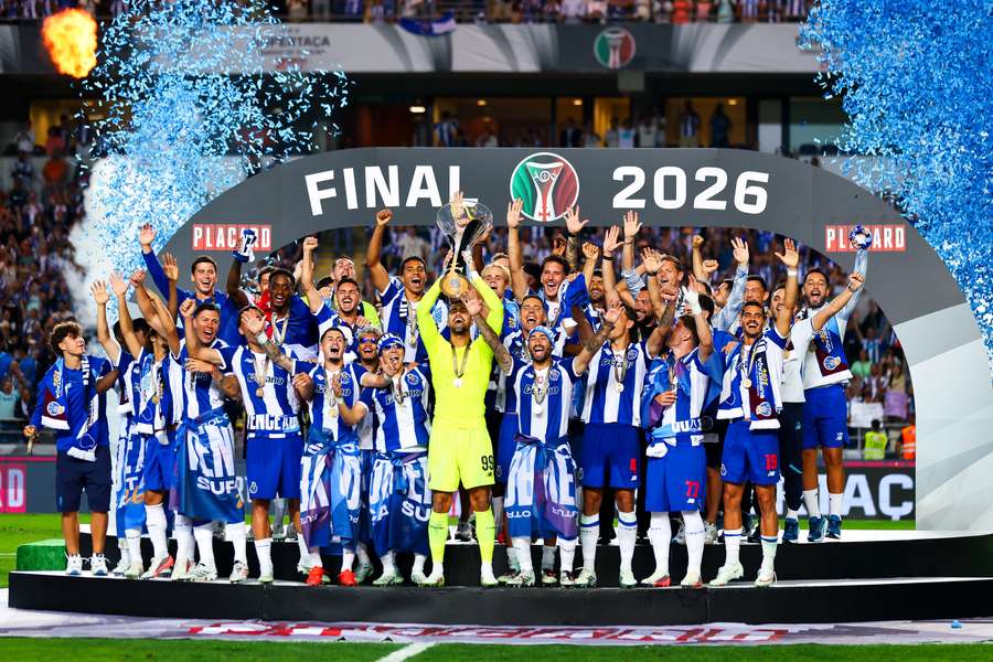 FC Porto conquistou em Coimbra a 25.ª Supertaça Cândido de Oliveira FC Porto conquistou em Coimbra a 25.ª Supertaça Cândido de Oliveira