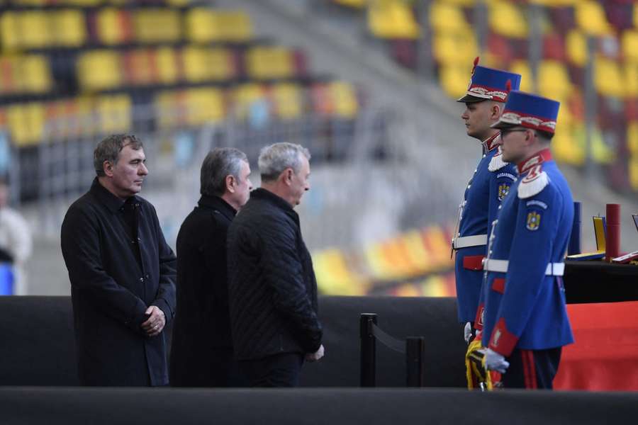 Hagi, Mateuț și Rednic la sicriul lui Mircea Lucescu