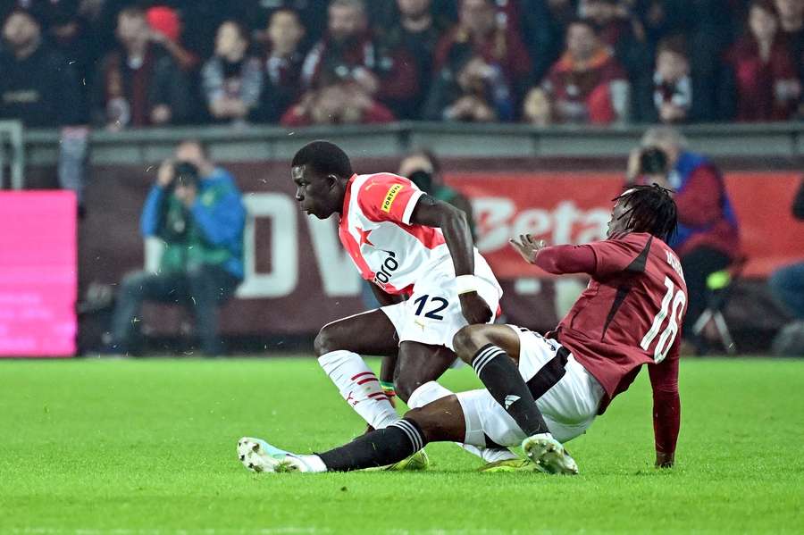 Malick Diouf by mohl být zpět v sestavě Slavie dřív, než se očekávalo.
