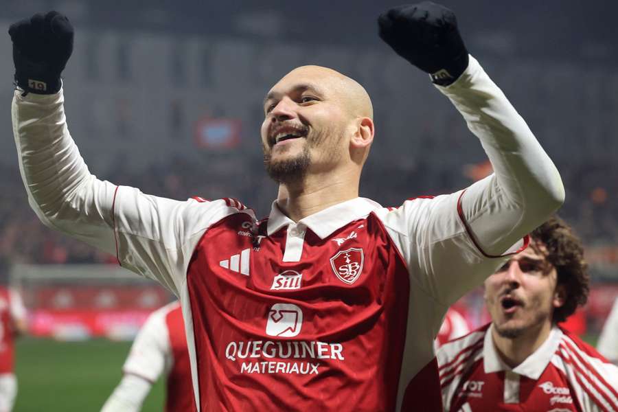 Ludovic Ajorque fez os gols da vitória do Brest Ludovic Ajorque fez os gols da vitória do Brest