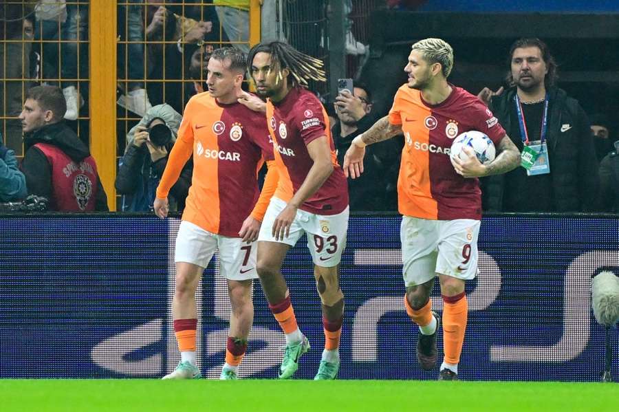 El Galatasaray remontó y empató 3-3