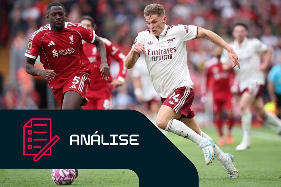 Ibrahima Konaté, do Liverpool, em ação contra Viktor Gyokeres, do Arsenal