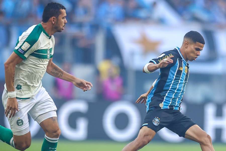 Grêmio venceu Coritiba por 1 a 0 no primeiro turno, na Arena do Grêmio Grêmio venceu Coritiba por 1 a 0 no primeiro turno, na Arena do Grêmio