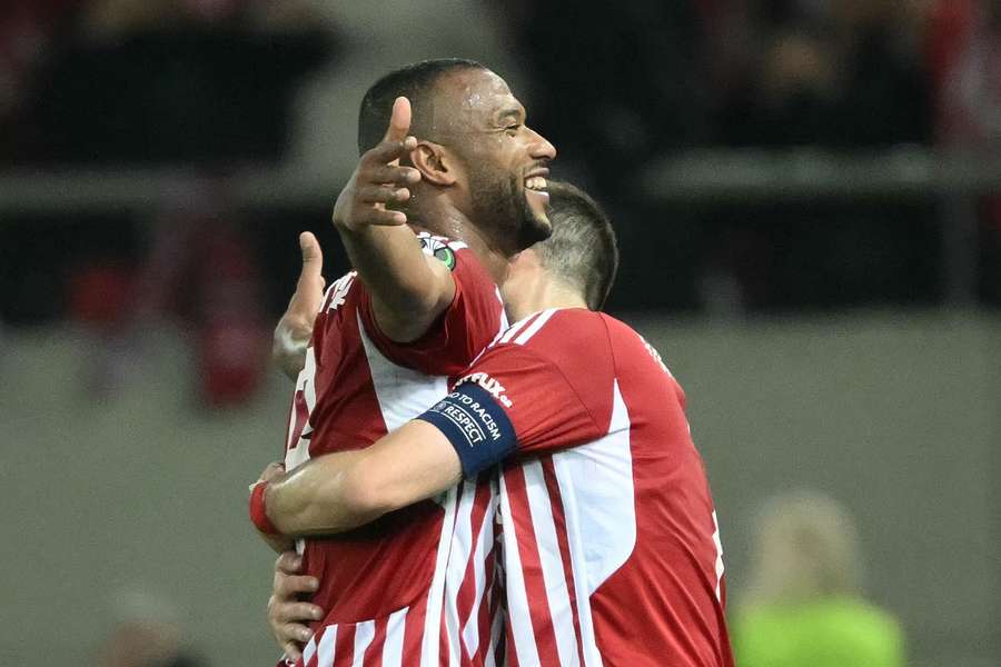 Olympiakos, în finală cu Fiorentina după un nou succes cu Aston Villa