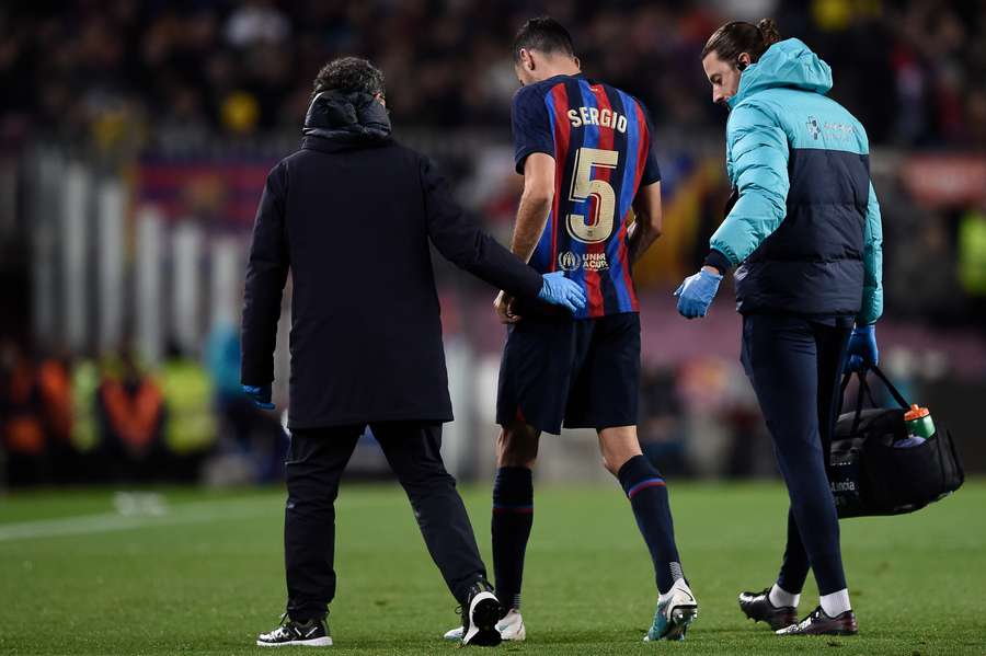 Busquets va rata meciul tur cu Manchester United