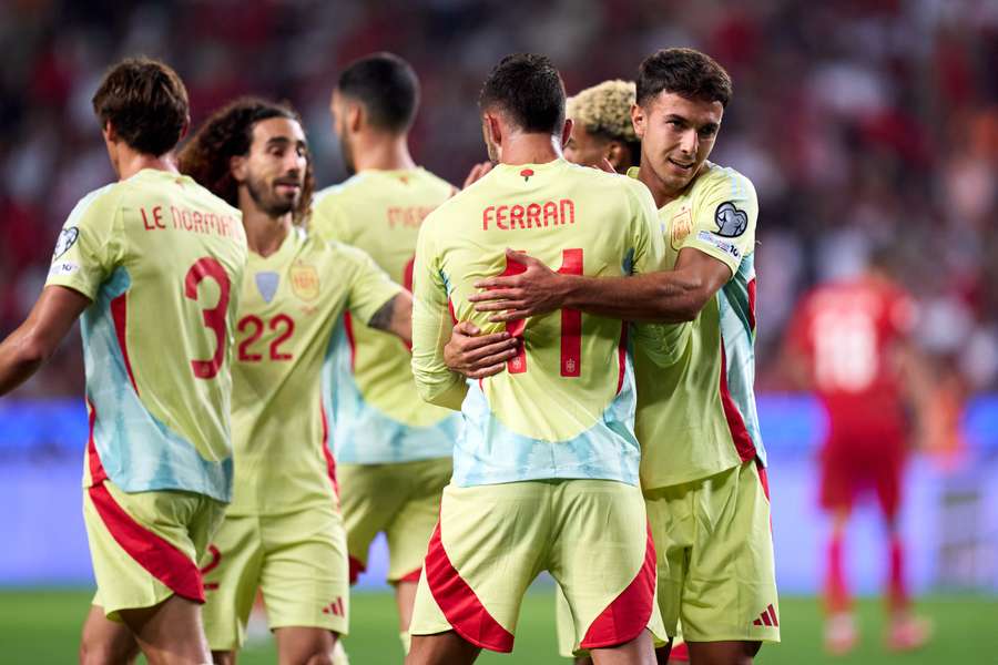 Los jugadores de la selección española celebran un gol ante Turquía