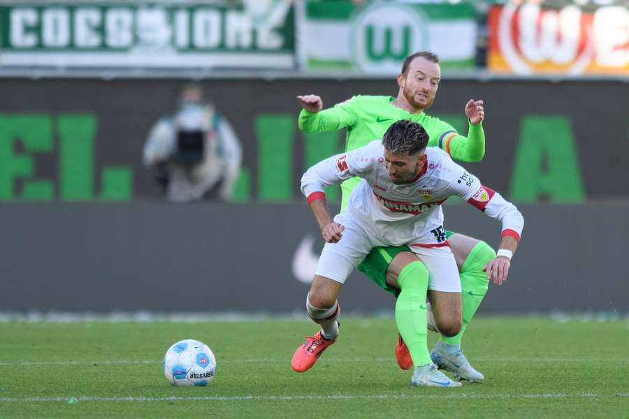 Zwischen Maximilian Arnolds Wölfen und dem VfB um Atakan Karazor ging es am Samstag heiß her