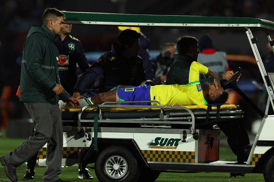 Neymar sufre una rotura de ligamento cruzado anterior y menisco