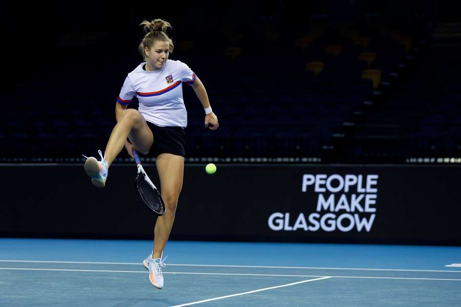 Karolína Muchová na tréninku před finále BJK Cupu v Glasgow.