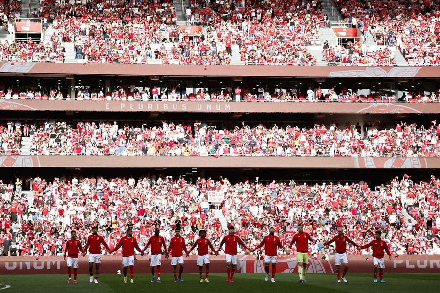 Estádio da Luz esteve quase semre da lotação total Estádio da Luz esteve quase semre da lotação total