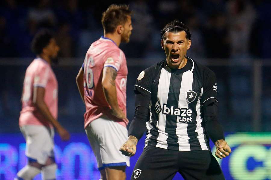 Cuesta participou dos dois gols do Botafogo contra o Avaí