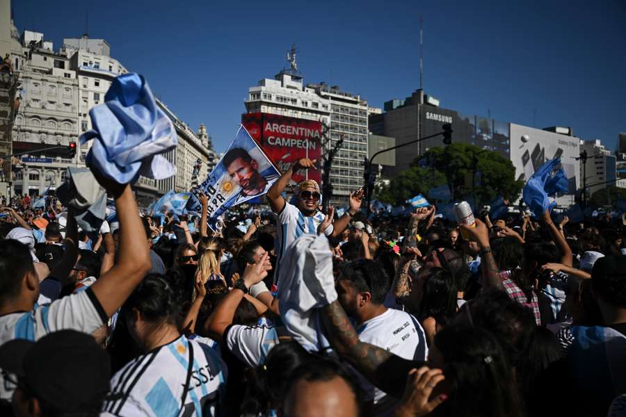 L'Argentina si gode la Coppa del Mondo: la nazione festeggia nel nome di Messi e Maradona