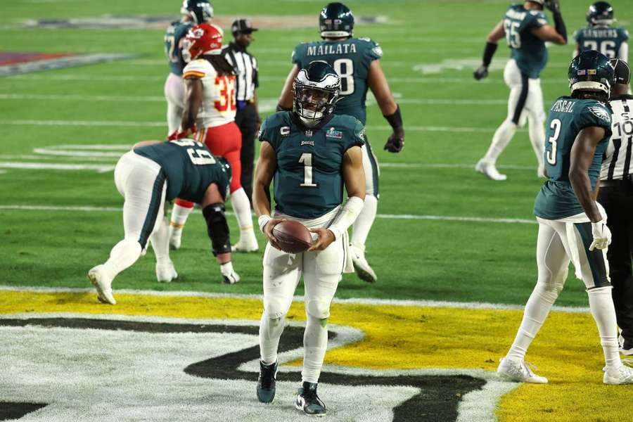 Jalen Hurts correu para três touchdowns no Super Bowl 57