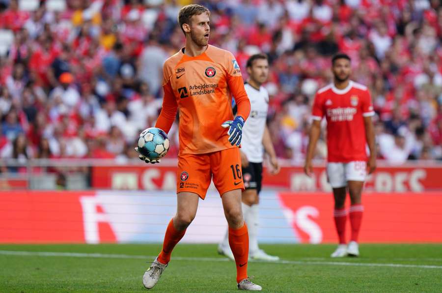 Elias Olafsson jogou na Luz, na eliminatória da Liga dos Campeões