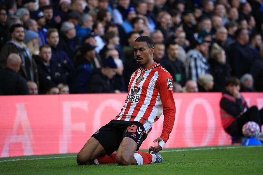 Wilson Isidor of Sunderland celebrates the equaliser Wilson Isidor of Sunderland celebrates the equaliser