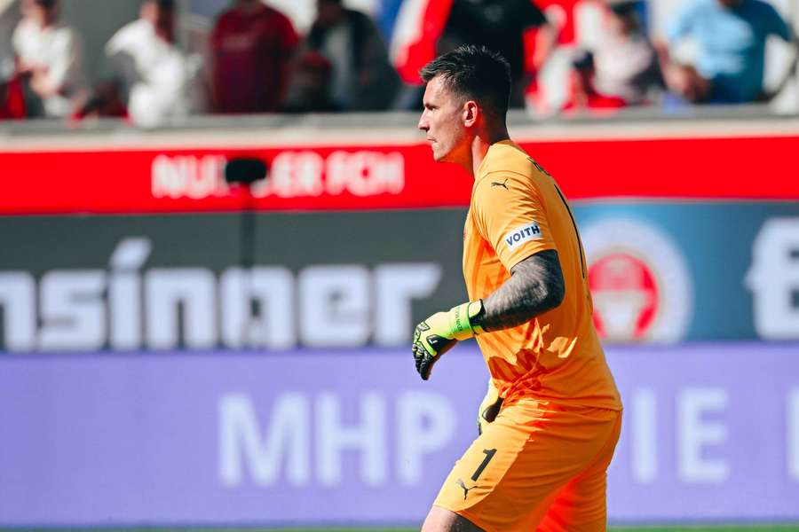 Gólman Heidenheimu skončil Kevin Müller skončil po vážném střetu v nemocnici