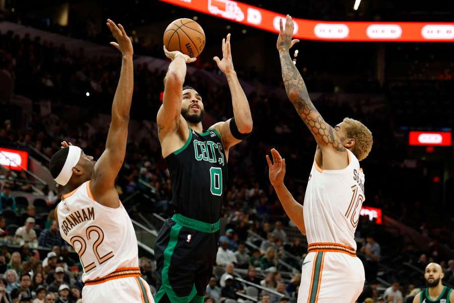 Os Celtics venceram os Spurs