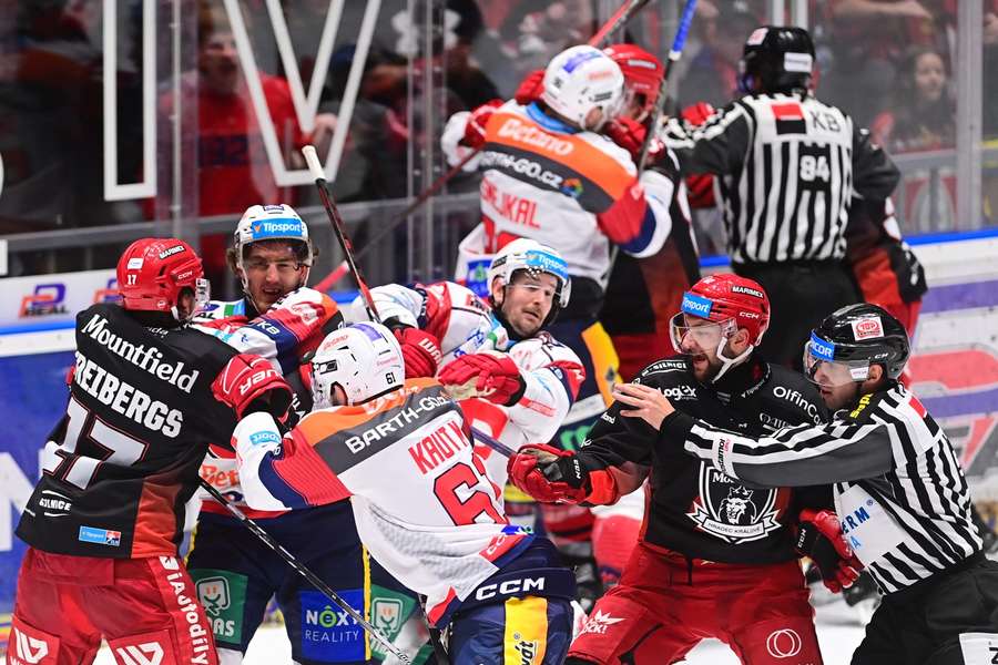 Východočeské derby bylo velmi vyhrocené.