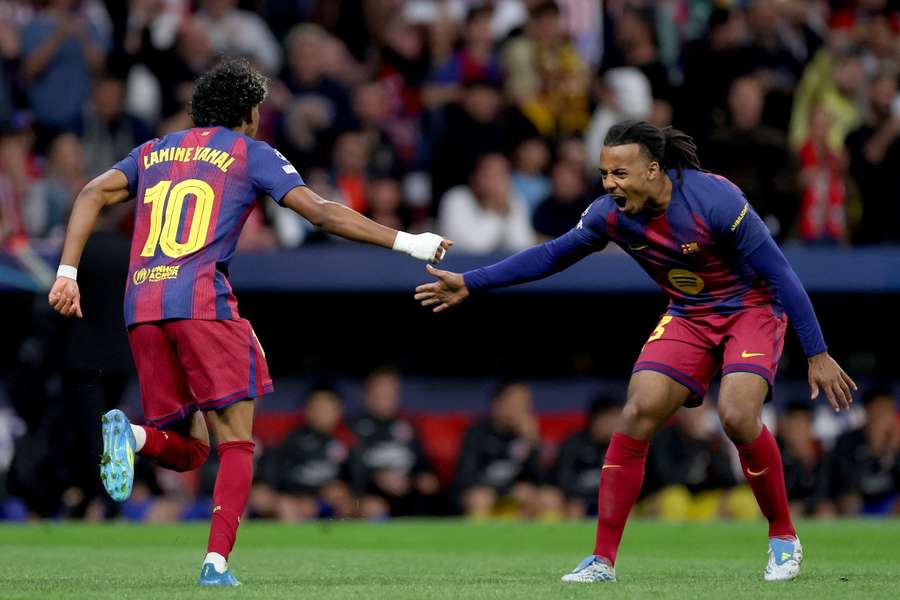 Lamine Yamal celebra un gol con Koundé Lamine Yamal celebra un gol con Koundé