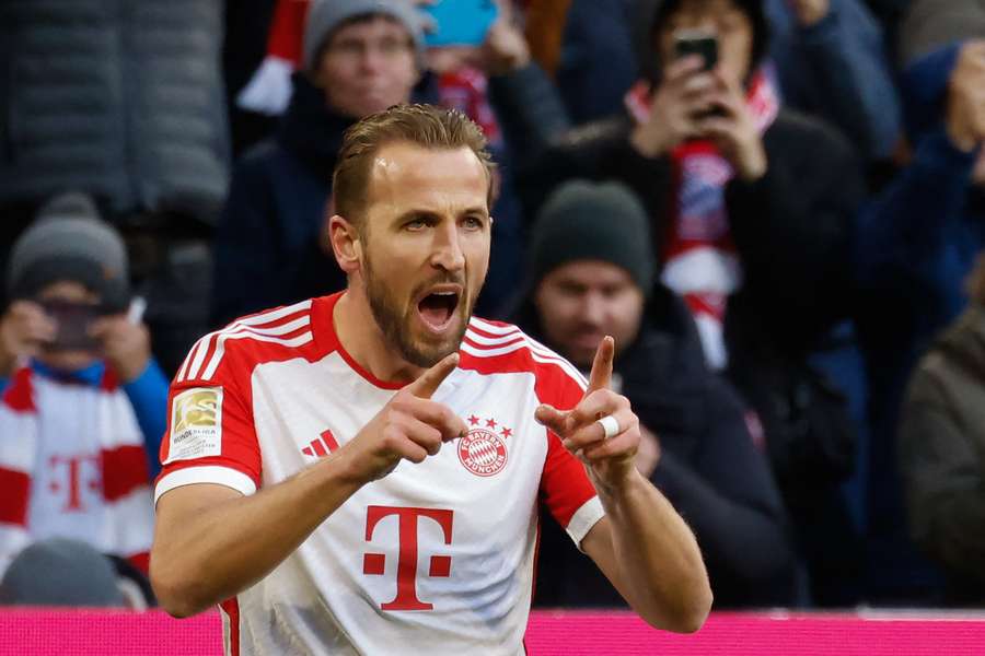 Bayern Munich's English forward #09 Harry Kane celebrates scoring the opening goal