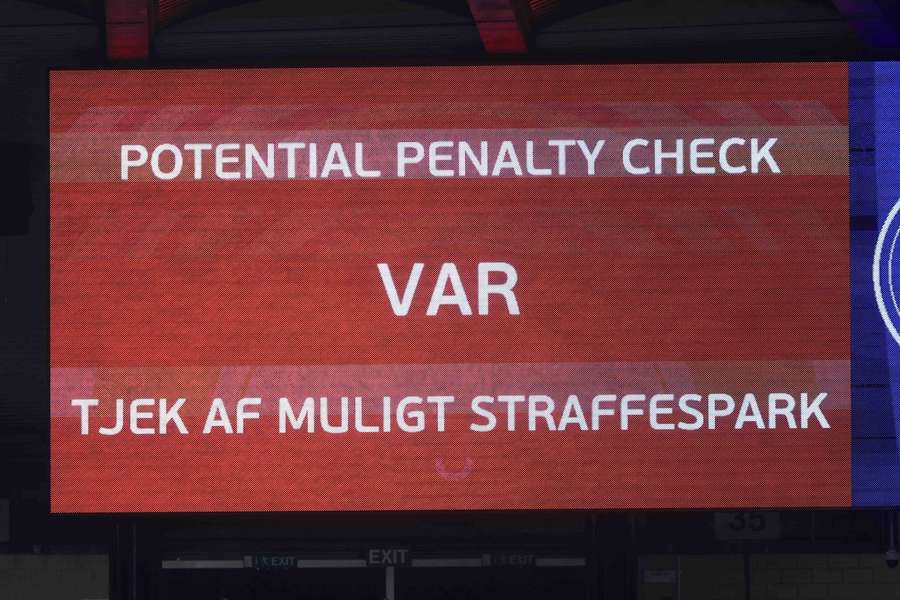 Bald könnte auf dieser Tafel auch ein Eckball angefochten werden.