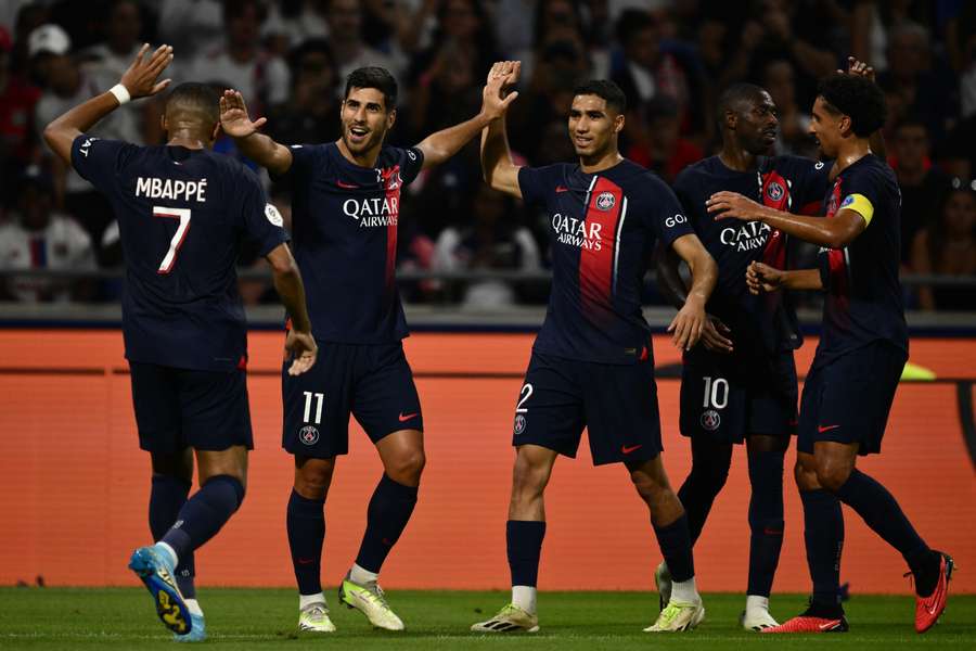 PSG faz início de temporada instável