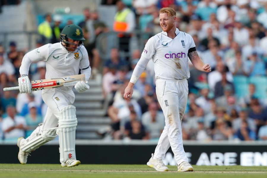 Stokes (R) watches on as England eye series win