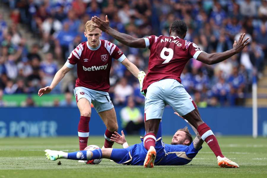 Leicester City's English midfielder James Maddison (C) reacts following a foul by West Ham United's English midfielder Flynn Downes