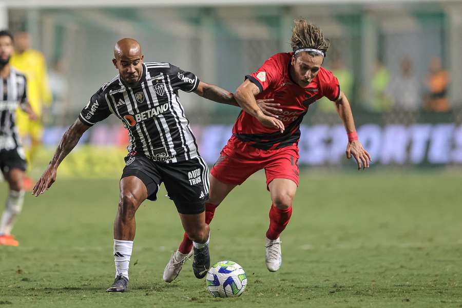 Galo e Furacão fazem último confronto brasileiro da fase de grupos