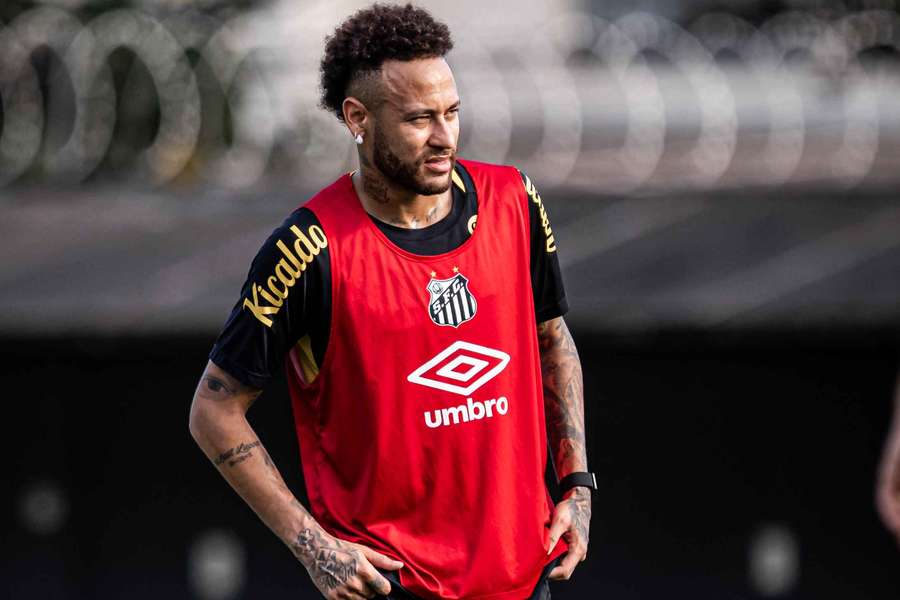 Neymar não é relacionado para clássico contra Palmeiras Neymar não é relacionado para clássico contra Palmeiras