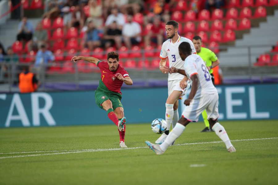 O jogo com a Inglaterra acontece no domingo