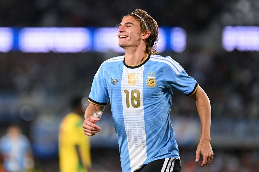Nico Paz își sărbătorește golul pentru Argentina împotriva Beninului