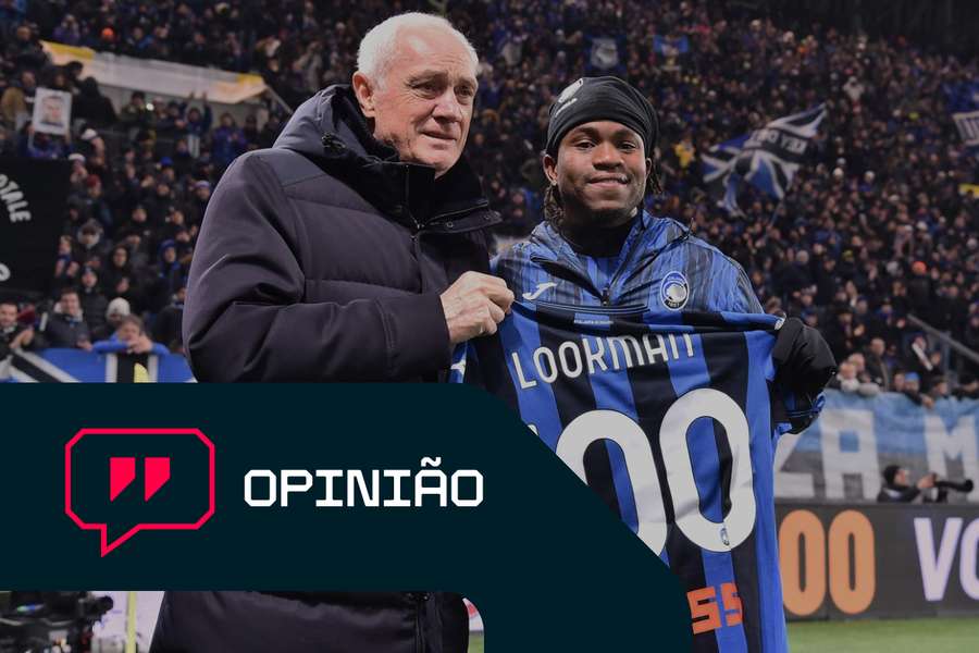 Ademola Lookman recebe o prémio de Antonio Percassi pelos 100 jogos com a camisola da Atalanta