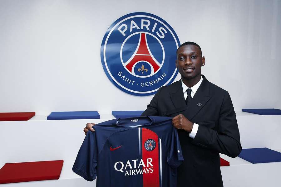 Kolo Muani chegou ao PSG no último dia da janela