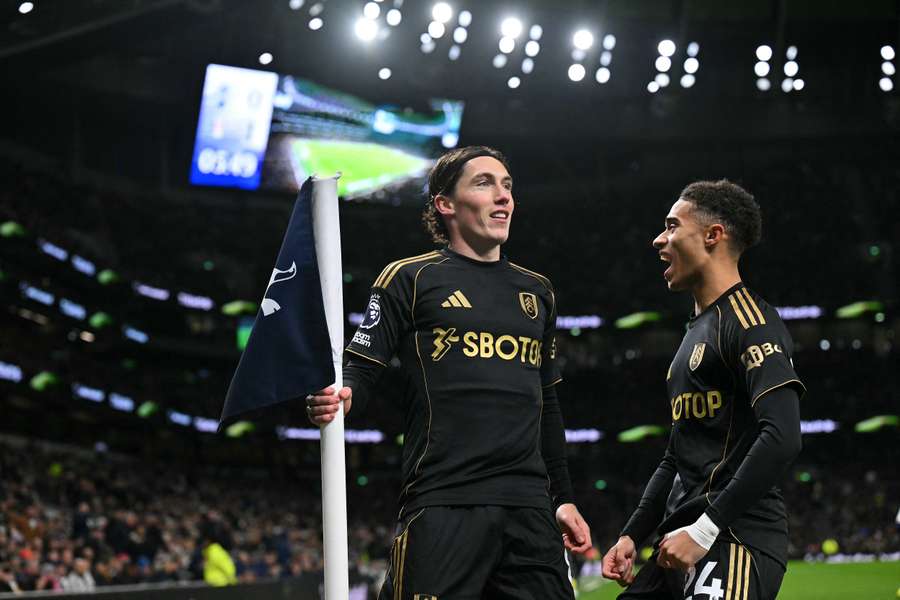 Harry Wilson (vlevo) zvyšoval na hřišti Tottenhamu na 2:0 pro Fulham.