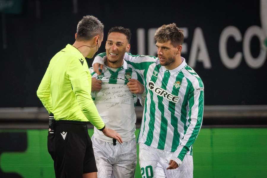 Antony celebra primeiro da partida