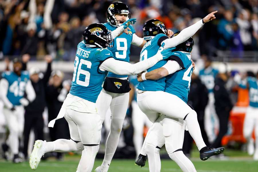 De Jags vieren de rake game-ending & winning field goal