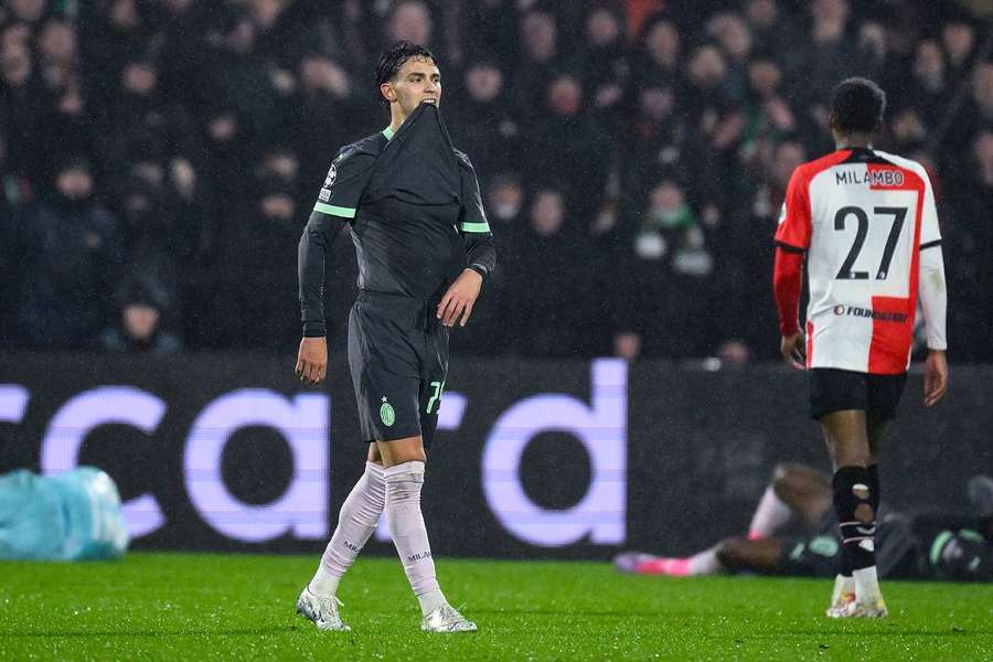 Le Milan a été défait 1-0 sur la pelouse de Feyenoord en barrage aller de la Ligue des champions après une bourde de son gardien Mike Maignan.