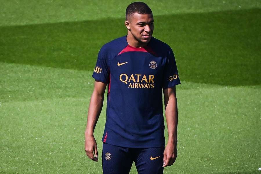 Mbappé tem seu futuro indefinido na janela de transferências