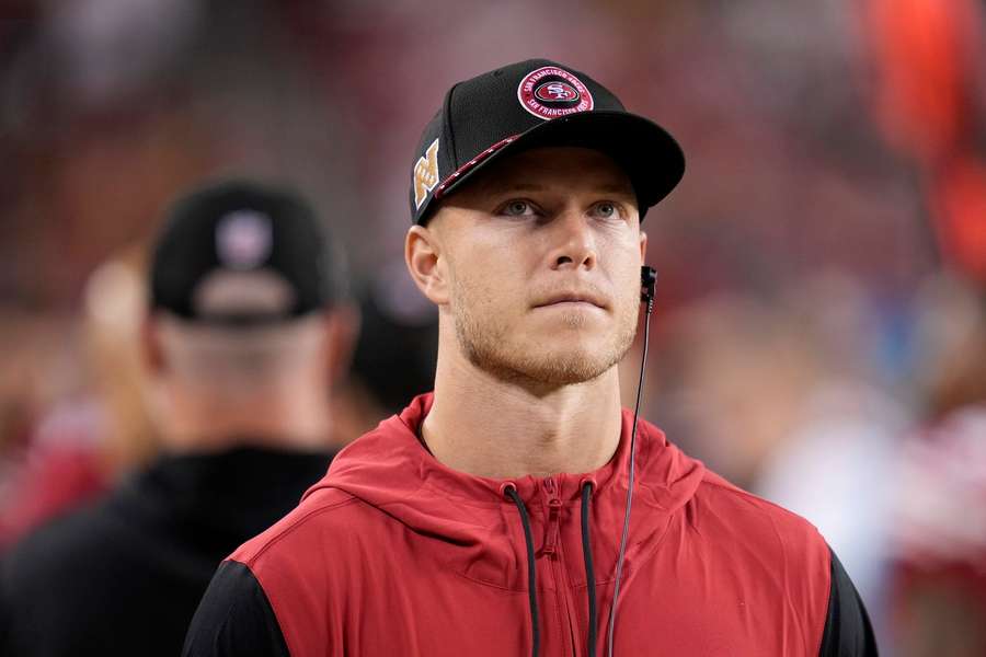 Christian McCaffrey tendrá que estar atento al menos un mes más.