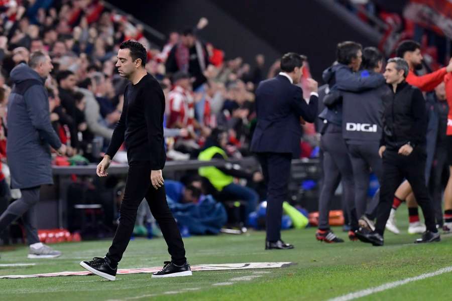 Xavi se lamenta de un gol del Athletic